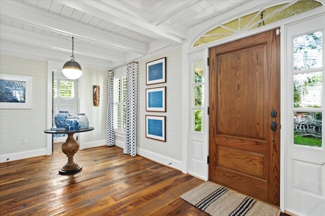Building Photo - Exceptional Living in the Heart of Arlington, VA