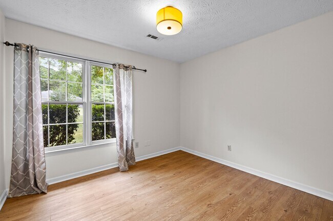 Foto del edificio - 3 Bedroom Ranch In Starr's Mill on Quiet Street!