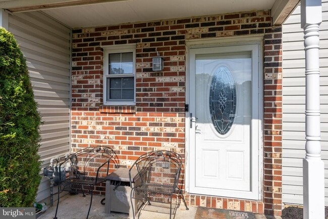 Building Photo - 13 Hopewell Ln