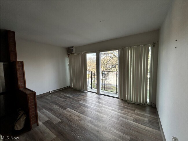 Foto del edificio - 2331 E Market St