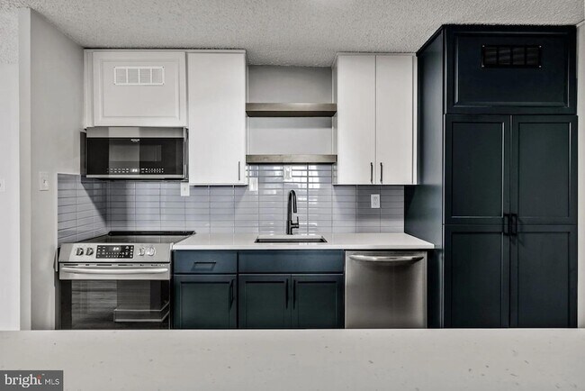 Building Photo - 1500 Locust Street Unit 0B-3919