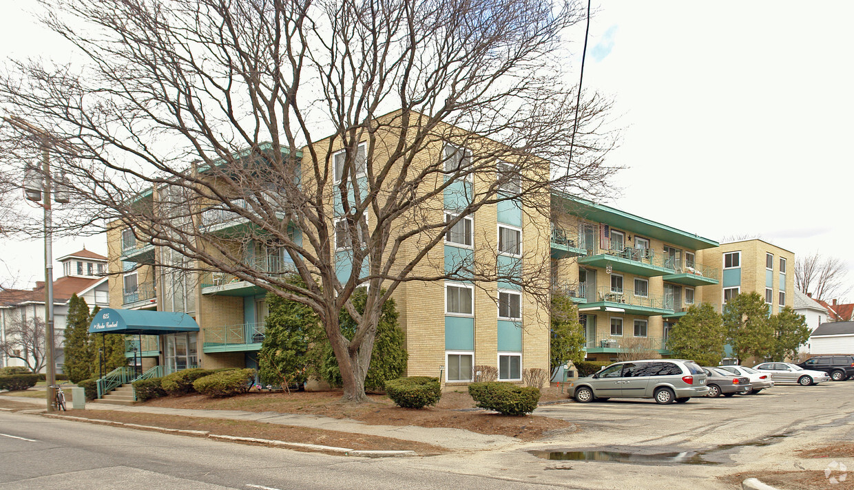 Building Photo - The Parke Central