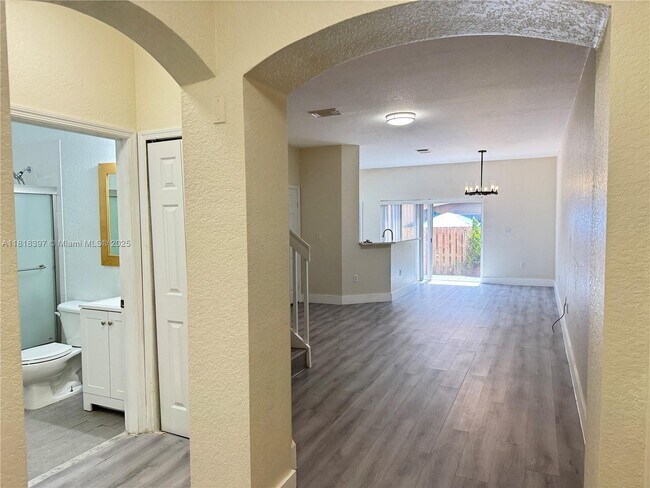 Building Photo - 8246 NW 108th Ave