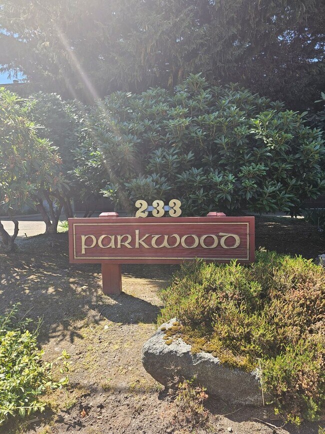 Foto del edificio - Parkwood condos -Elevator building - 2 bed...