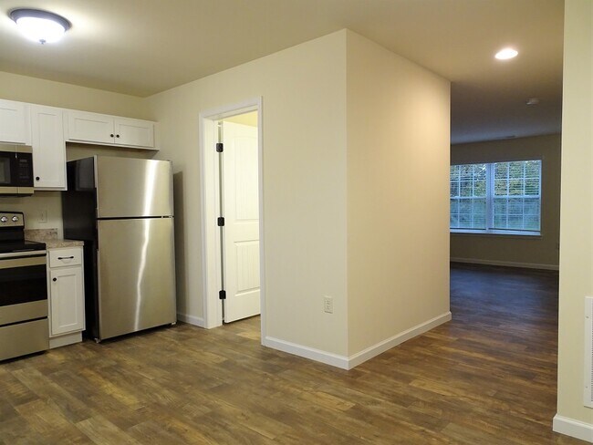 Foto del edificio - 818 Byler Cir