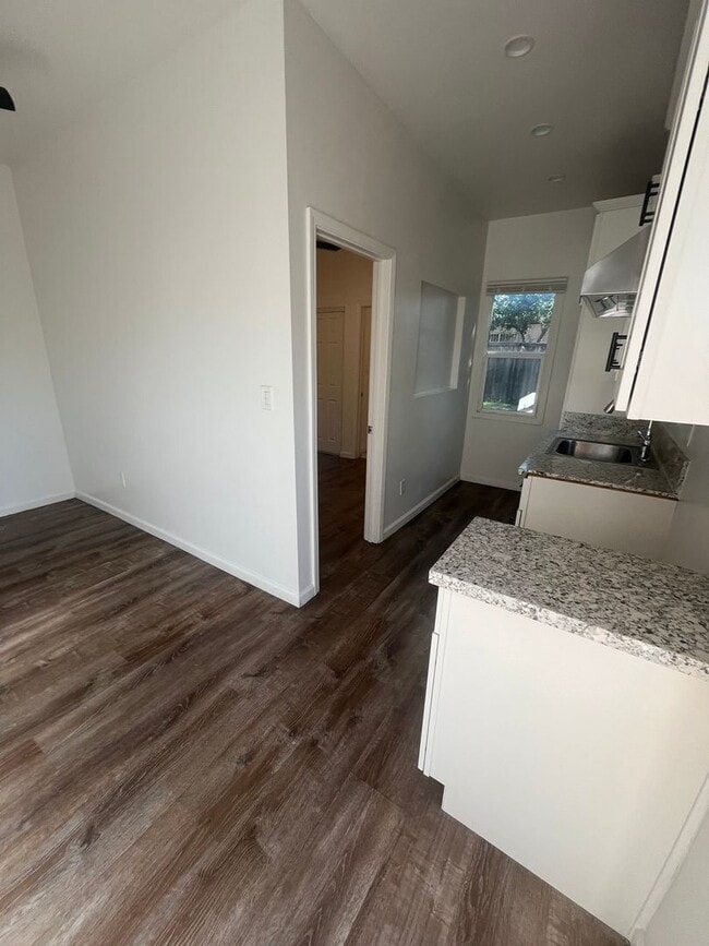 Foto del edificio - 4036-4040 Velma Ave