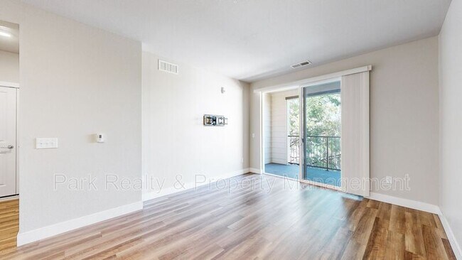 Foto del edificio - 14301 E Tennessee Ave