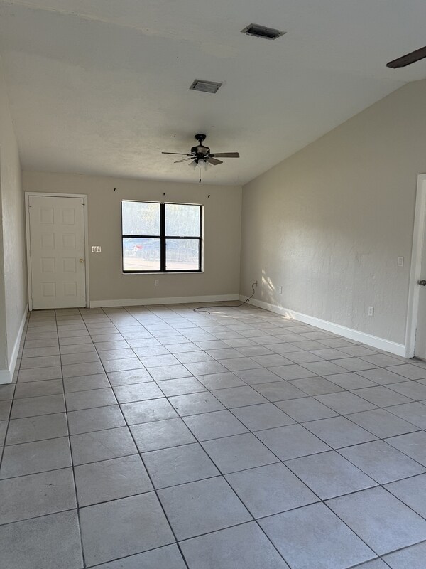 Foto del edificio - 2795 Providence Blvd