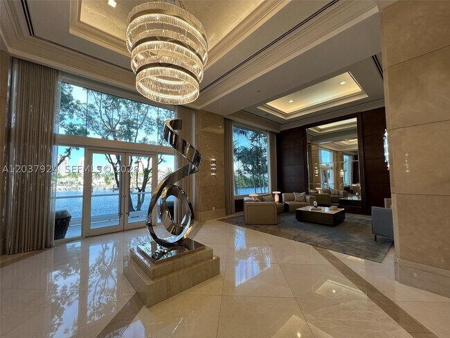 Foto del edificio - 7000 Island Blvd