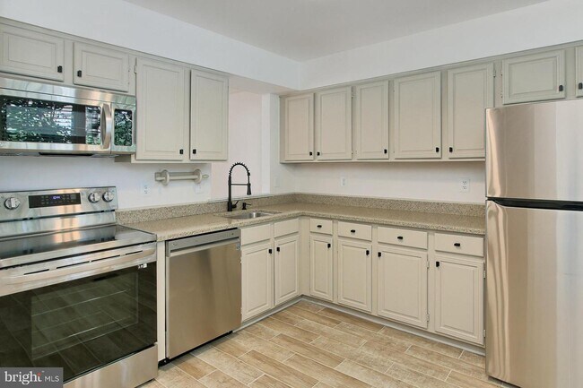 Foto del edificio - 2101 Dominion Heights Ct