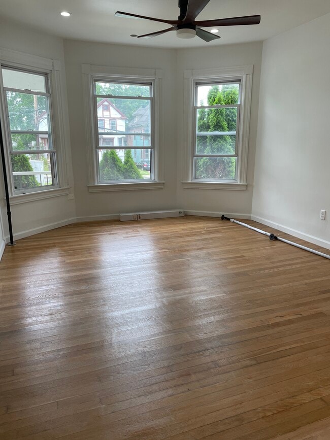 Building Photo - 22 Alger Pl