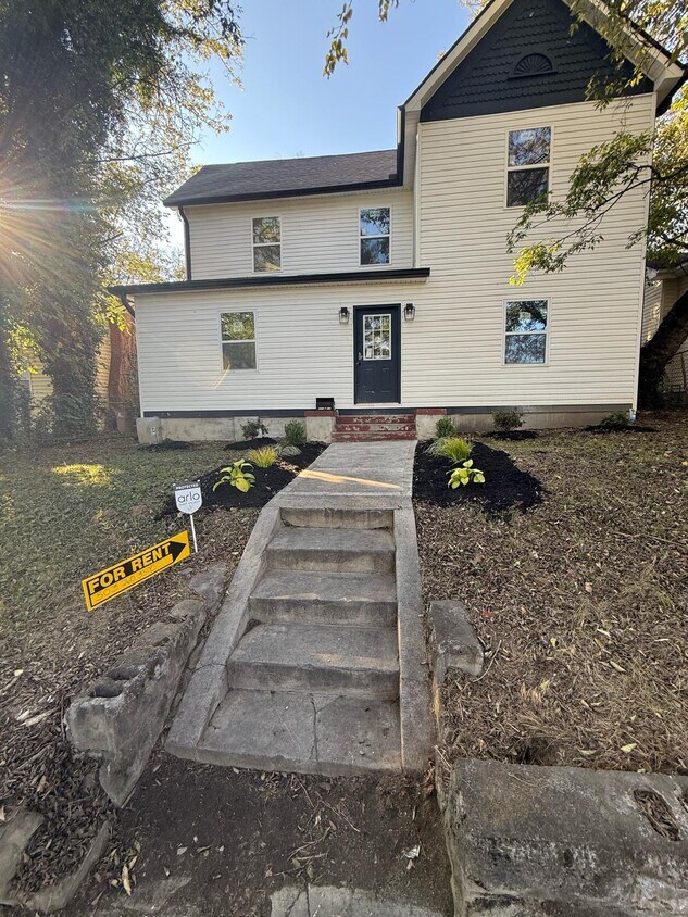 Foto principal - 2827 E 5th Ave