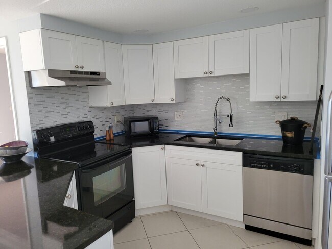 Foto del edificio - 4401 Crystal Lake Dr