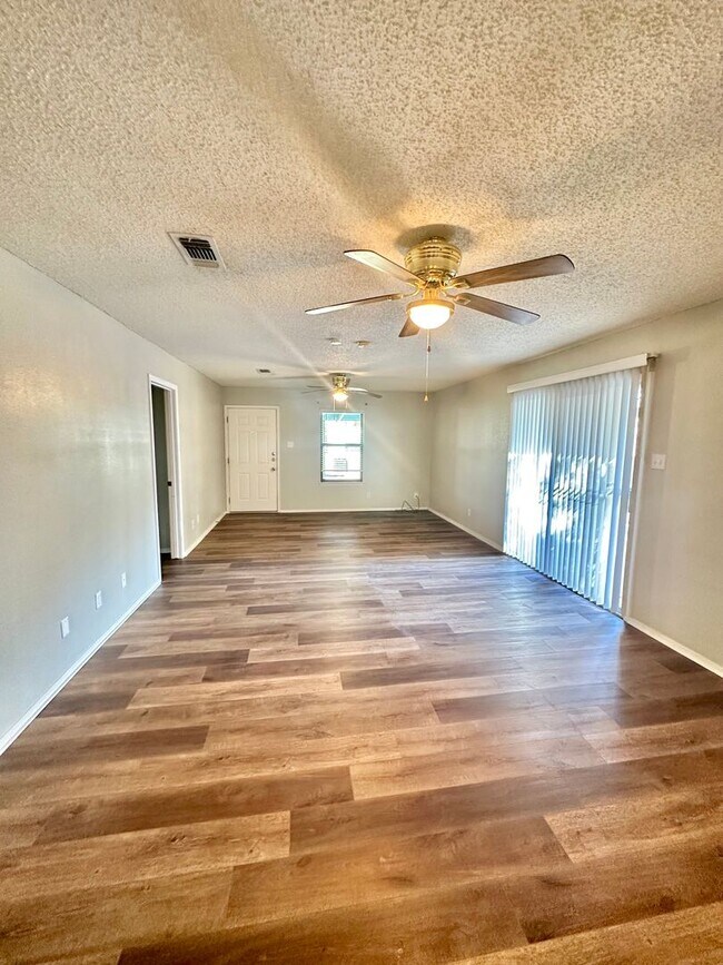 Building Photo - 1153 Linda Lee