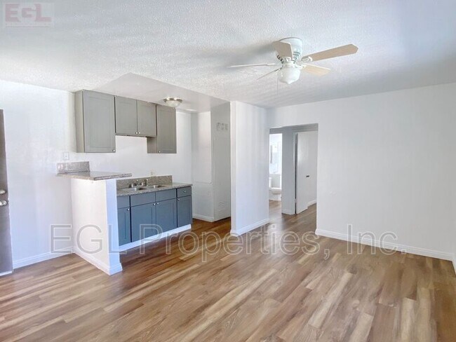Building Photo - 3943 La Rica Ave