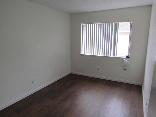 Building Photo - 16720 Cedarwood Cir