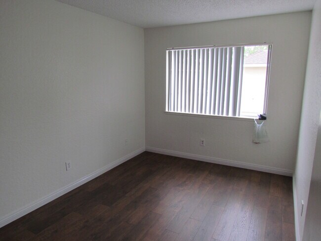 Foto del edificio - 16720 Cedarwood Cir