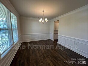 Building Photo - 196 Longleaf Dr