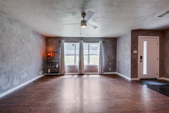 Foto del edificio - 2031 Brookhaven Dr