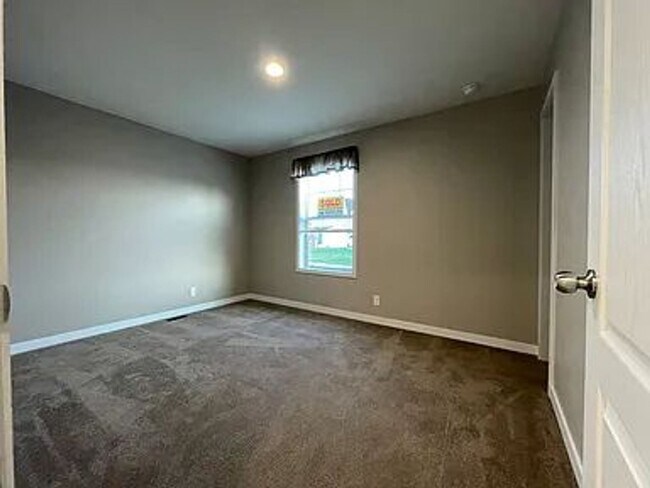 Foto del edificio - 7204 E Grand River Ave