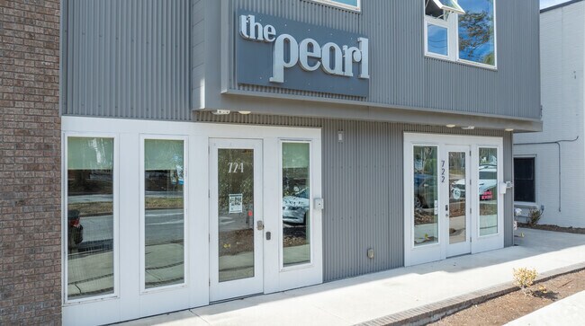Entrada de la Perla - The Pearl & The Jewel