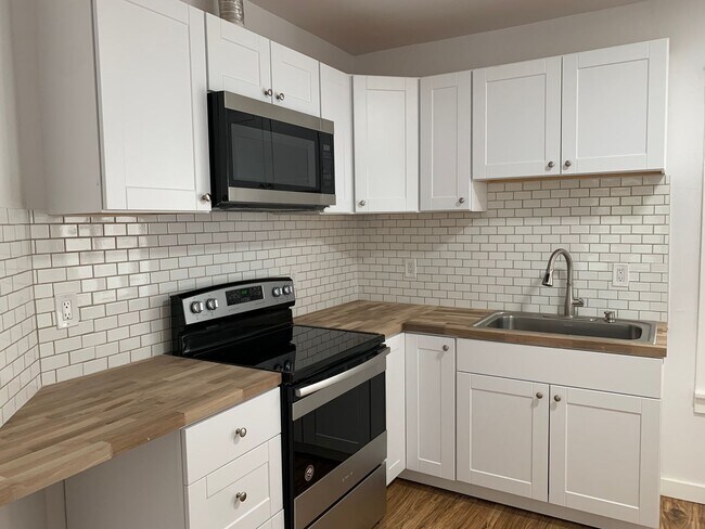 Foto del edificio - Beautiful 1bedroom on Sheridan