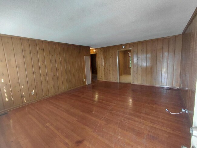 Foto del edificio - 1507 Brennen Rd
