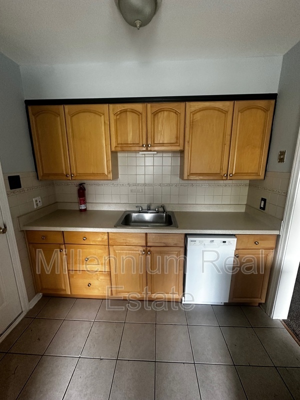 Foto del edificio - 23772 Brittany Ave
