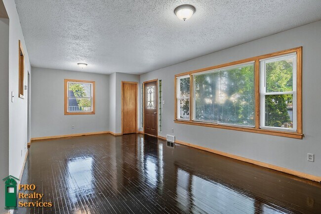 Building Photo - 3 Bedroom Home in New Prague