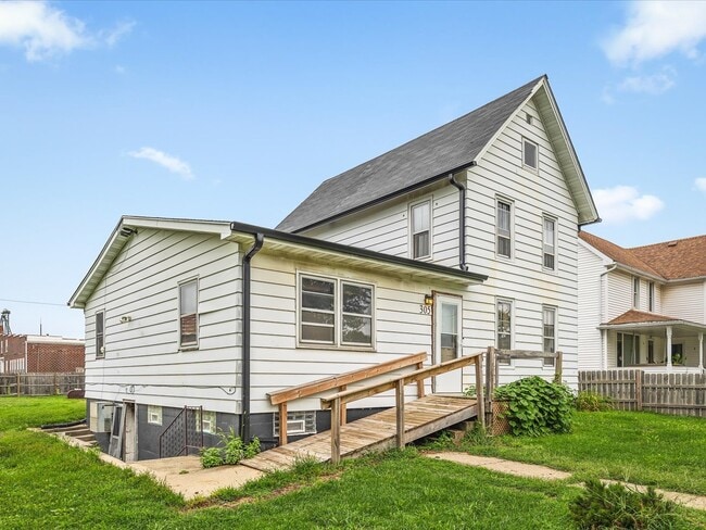 Foto del edificio - 305 N Holcomb Ave