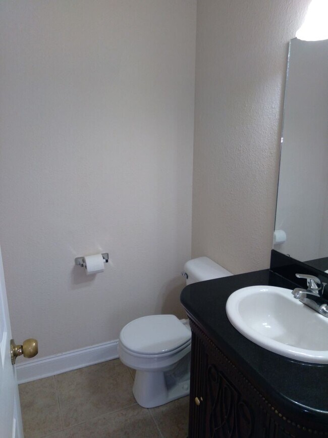 Foto del edificio - 2 Bedroom 2.5 Bath Townhouse with garage a...