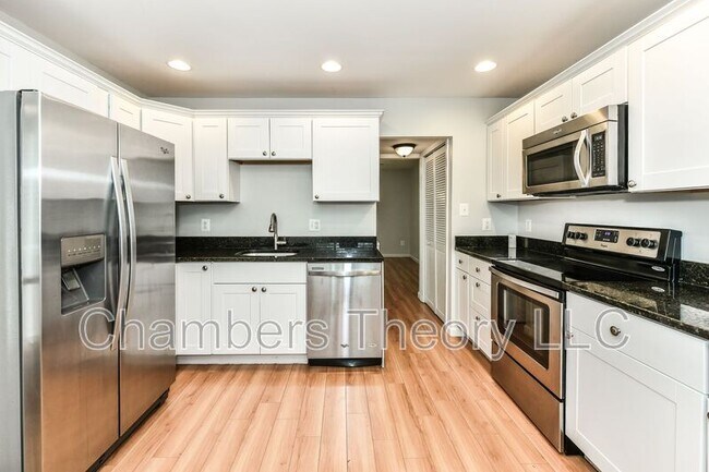 Building Photo - 1195 Dublin Pl