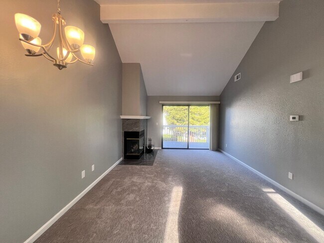 Foto del edificio - STUNNING 1BD/1BA CONDO IN FREMONT CA!!!!