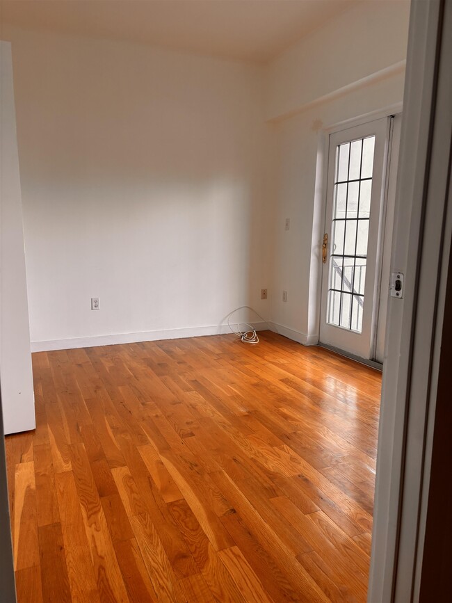 Building Photo - 701 Monroe St
