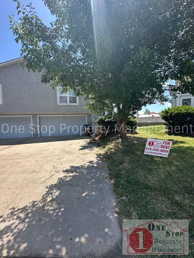 Foto del edificio - Spacious 3 Bed, 3 Bath Home in Raymore wit...