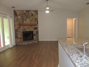 Building Photo - 1006 Wood Creek Dr