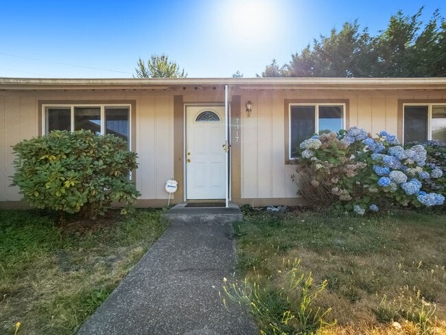 Building Photo - Pet-Friendly 3-Bedroom Rambler with Fenced...