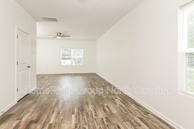 Foto del edificio - 830 Graylyn Dr