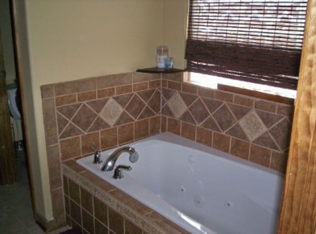 Building Photo - 2301 Magnolia Dr