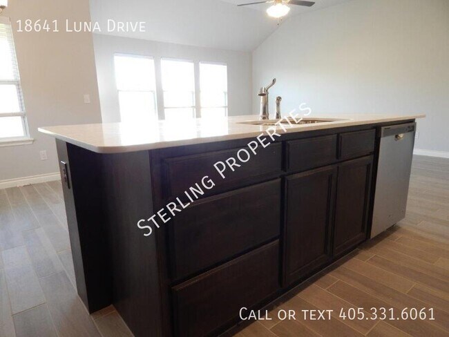 Building Photo - 18641 Luna Dr