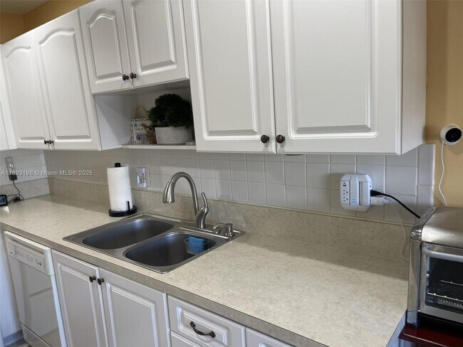Foto del edificio - 1640 NW 19th Terrace