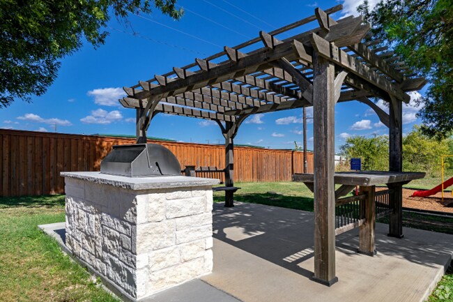 Photo - 2010 Estrada Pkwy Apartment