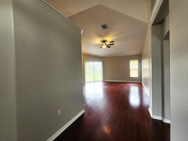 Building Photo - 912 Picardy Dr