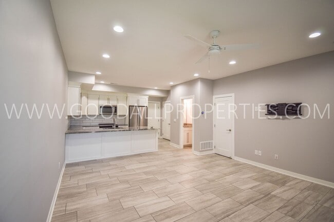 Building Photo - 3 Bedroom 2.5 Bath Town Home in Waukee