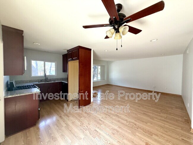 Foto del edificio - 10105 Cedar Springs Dr