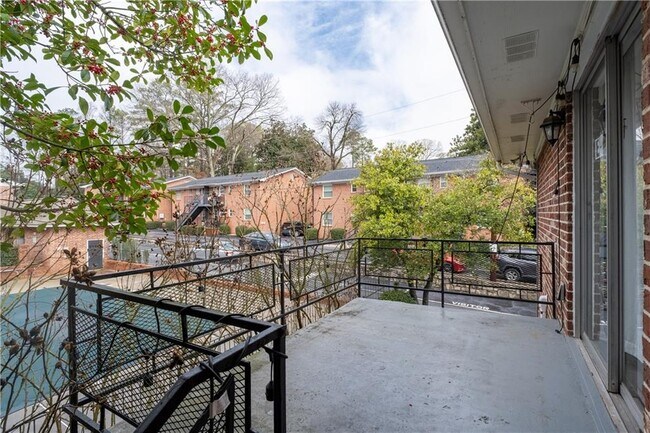 Foto del edificio - 4266 Roswell Rd NE