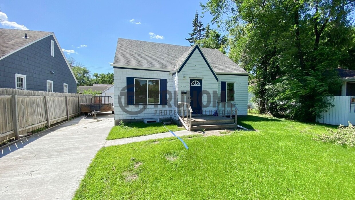 Primary Photo - Spacious 5-Bedroom Home – Pet-Friendly and...