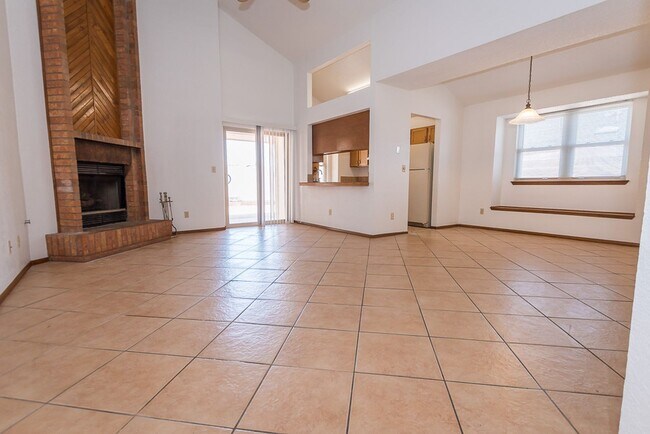 Foto del edificio - Contemporary home with 3 bedrooms, 2 bath, 2 car garage, A/C, Fenced Yard