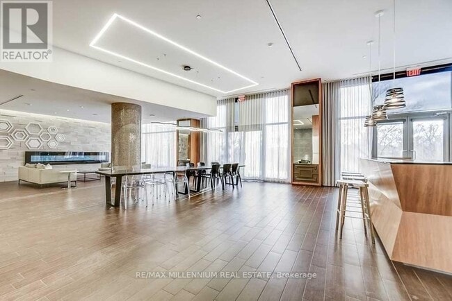 Building Photo - 36 Park Lawn Rd