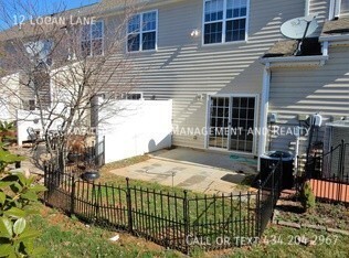 Building Photo - 2 Bedroom Braxton Park Townhome!